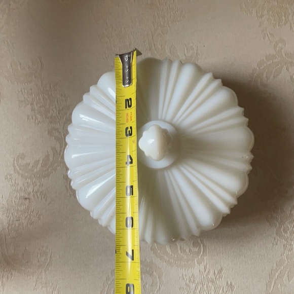 Anchor Hocking Old Cafe pattern milk glass covered dish, powder, candy dish - Picture 8 of 9